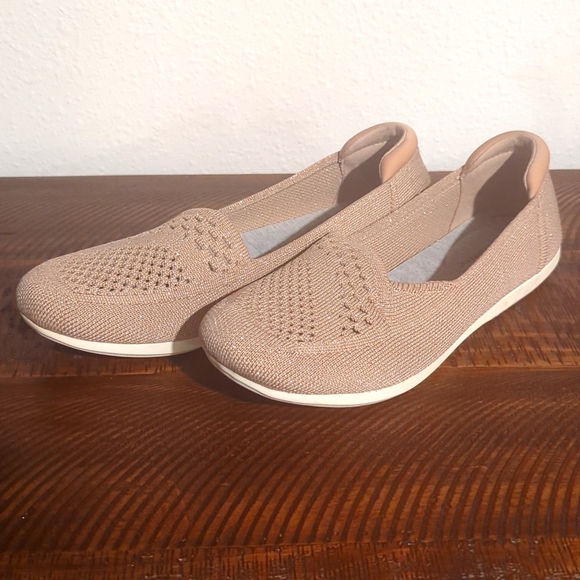 Pink Clarks - Picture 2 of 6